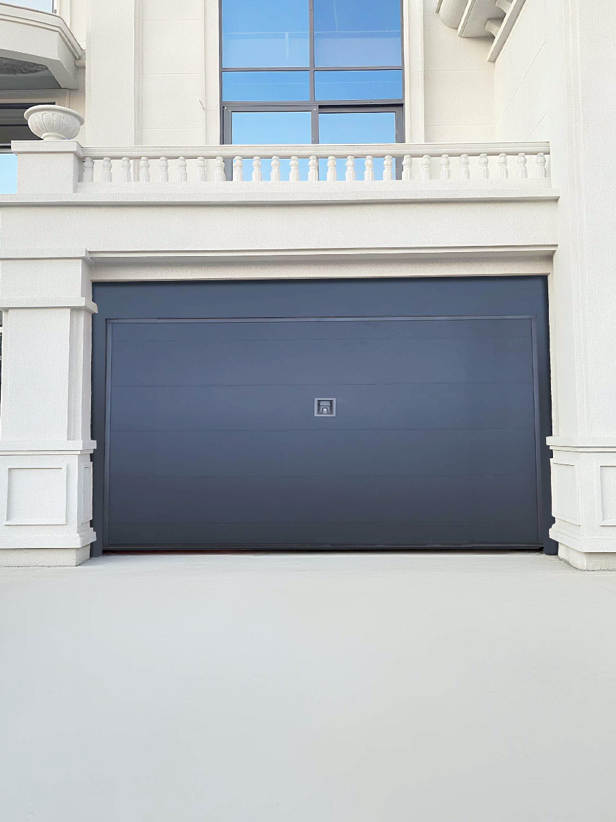 Front garage entrance
