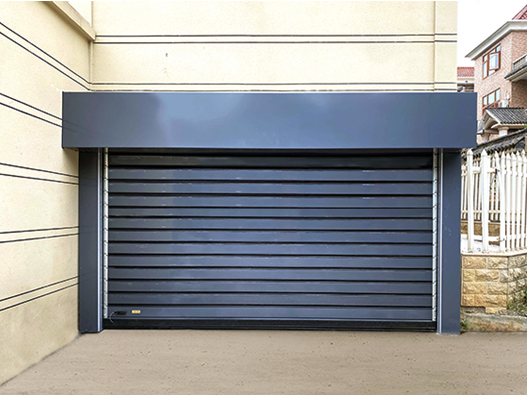 Face-Mounted Villa Garage Door
