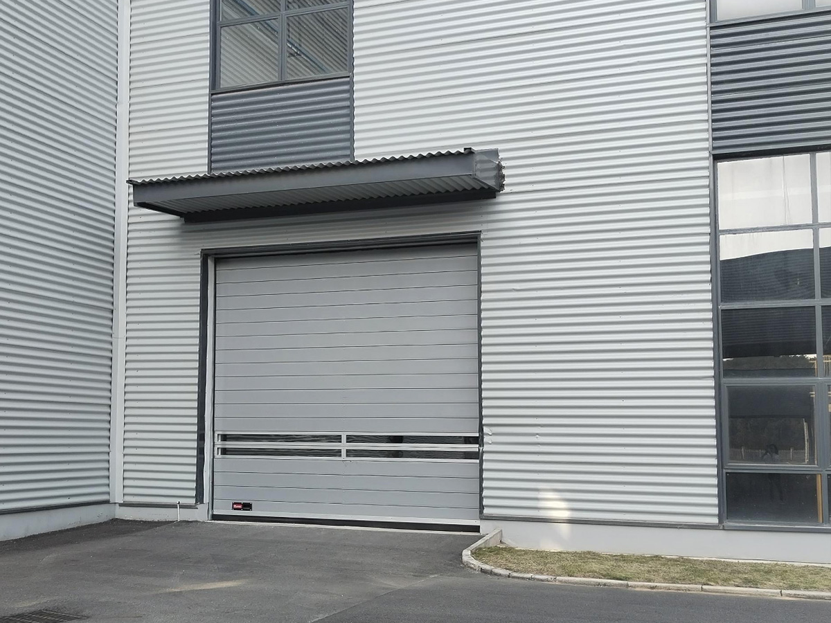 High-speed door for an air-supported structure